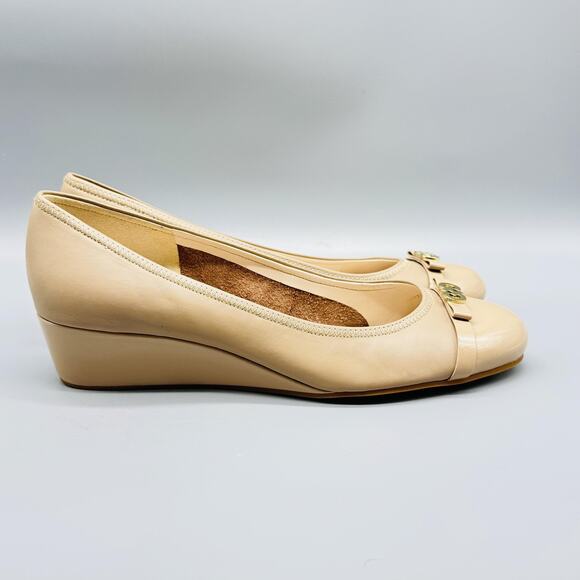 Cole Haan Shoes - Cole Haan Shoes Womens 10 Beige Leather Bow Logo Cap Toe Pumps Slip On NEW